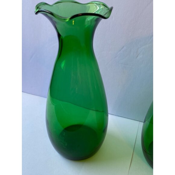 Set Of 2 Anchor Hocking Green Glass Vases With Wavy Rims - Picture 6 of 11